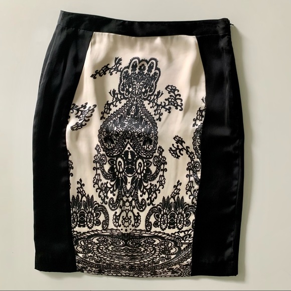 Gorgeous pencil satin/silk skirt with lacey print - Picture 7 of 7